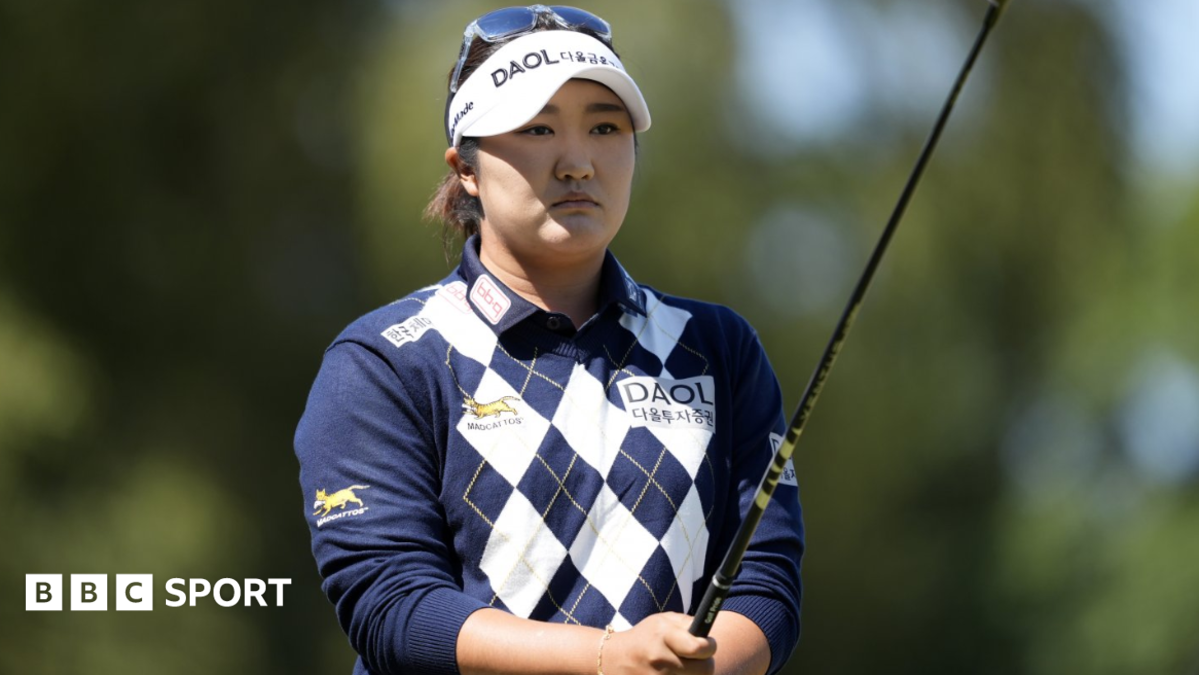 Women's Open: Haeran Ryu leads in pursuit of third straight major