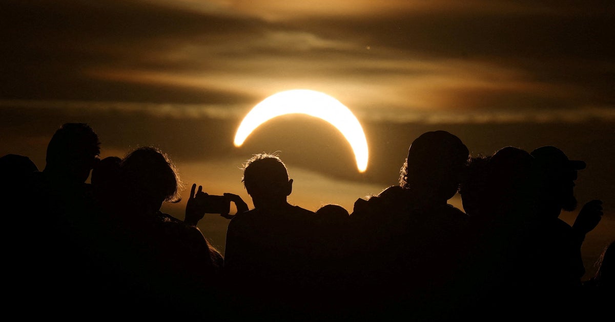 2026's only total solar eclipse darkens skies across Northern Hemisphere. See photos, video from the best viewing locations.