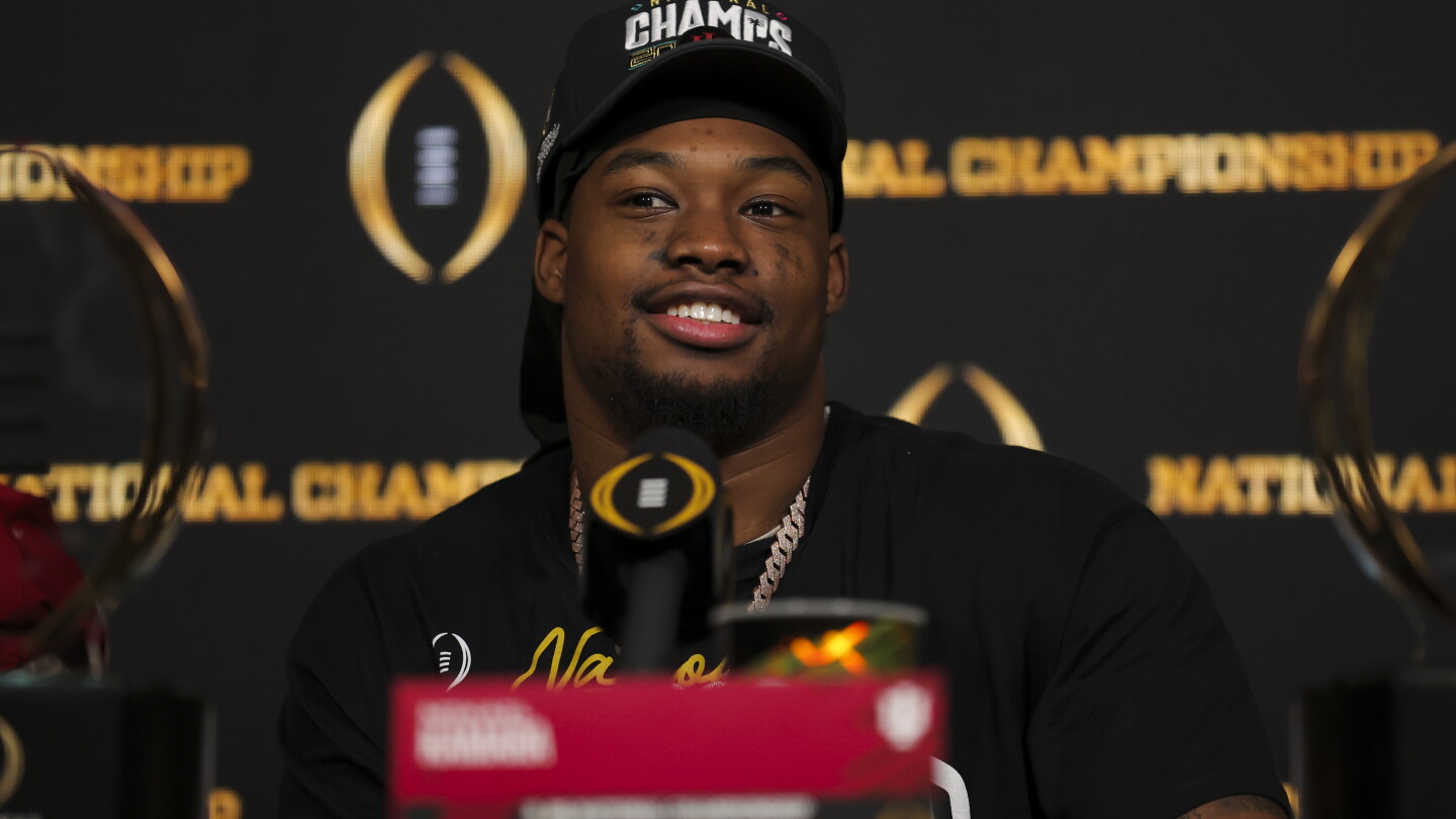 49ers rookie DE Mikail Kamara carted off practice field with apparent knee injury
