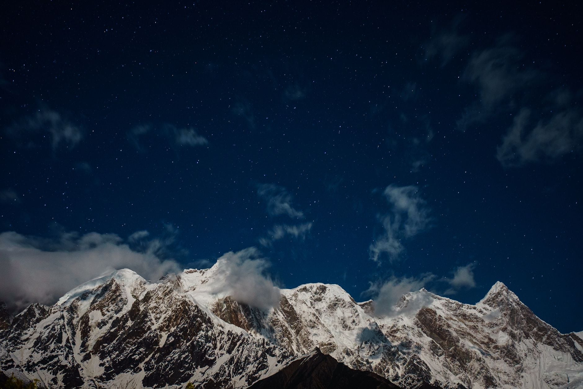A child who can see 250 stars today may see fewer than 100 from the same place at eighteen: 51,351 naked-eye observations found the night sky brightening far faster than satellites had measured