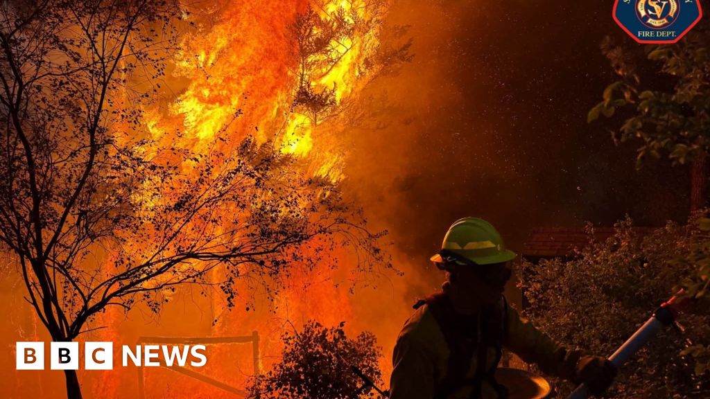 Arson arrest made over largest of Washington state's wildfires - BBC
