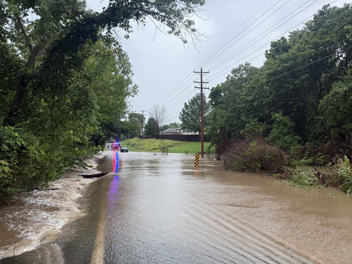 Columbia firefighters 'evacuating anyone who wants to be evacuated' as flood waters rise on Mesa Drive - ABC17NEWS