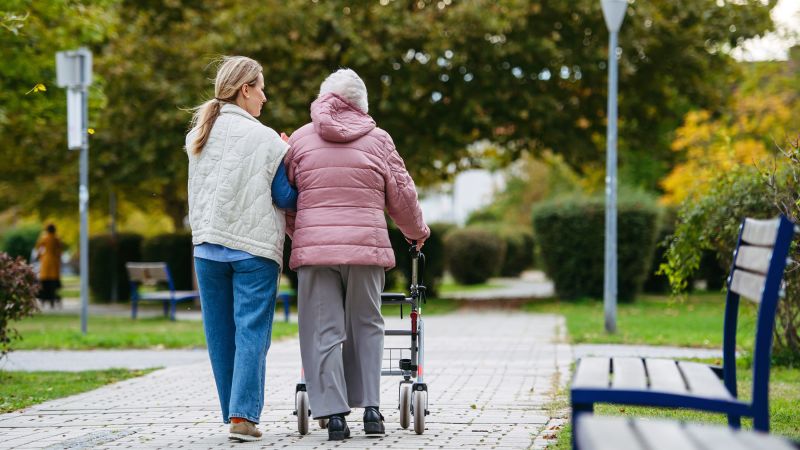 Dementia: 3 factors linked with developing the disease sooner