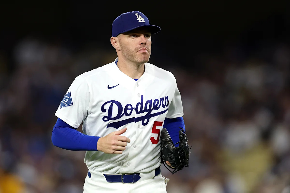 Dodgers 1B Freddie Freeman day-to-day with 'total body soreness' after scary fall down dugout steps