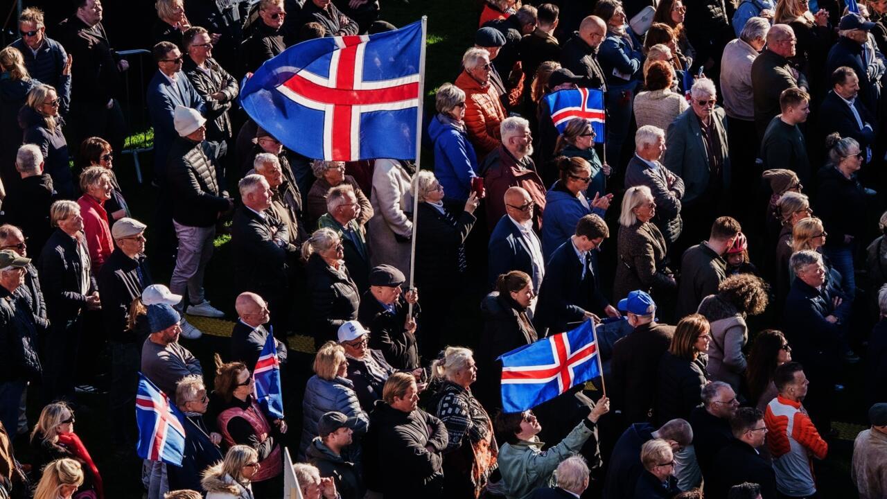 Icelanders vote in referendum on whether to resume EU membership talks