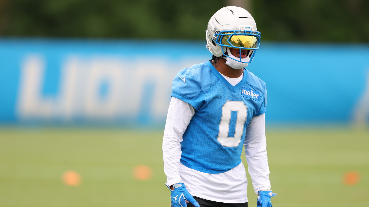 Jahmyr Gibbs suits up for Lions practice Thursday