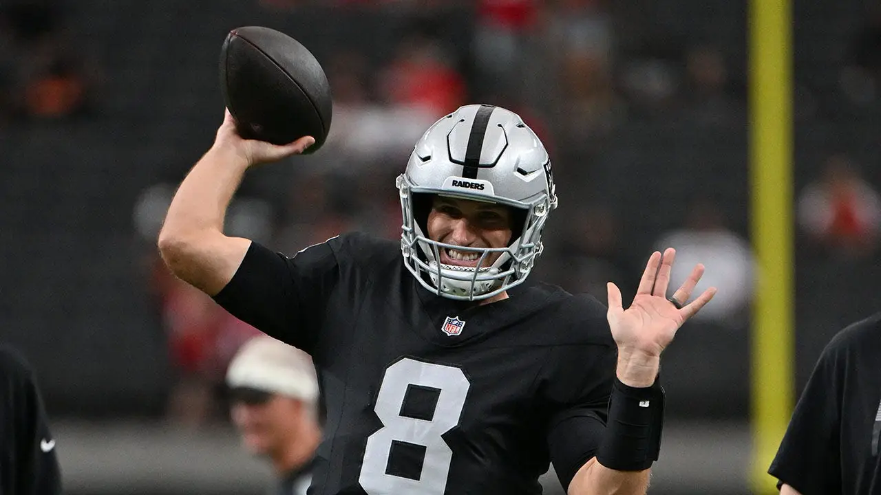 Kirk Cousins dominates Raiders preseason quarterback play but coach Klint Kubiak still won't name the starter