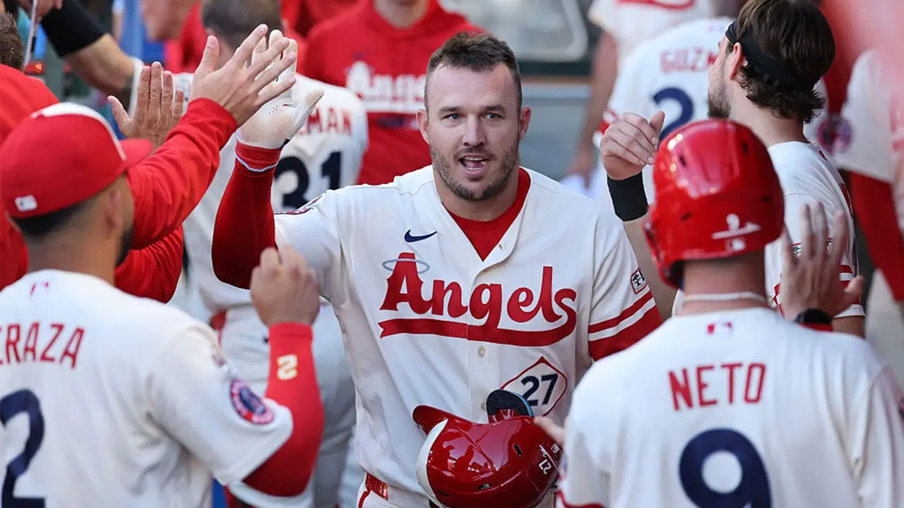 Mike Trout golf outing goes from team-bonding event to awkward MLB trade deadline mess for Angels