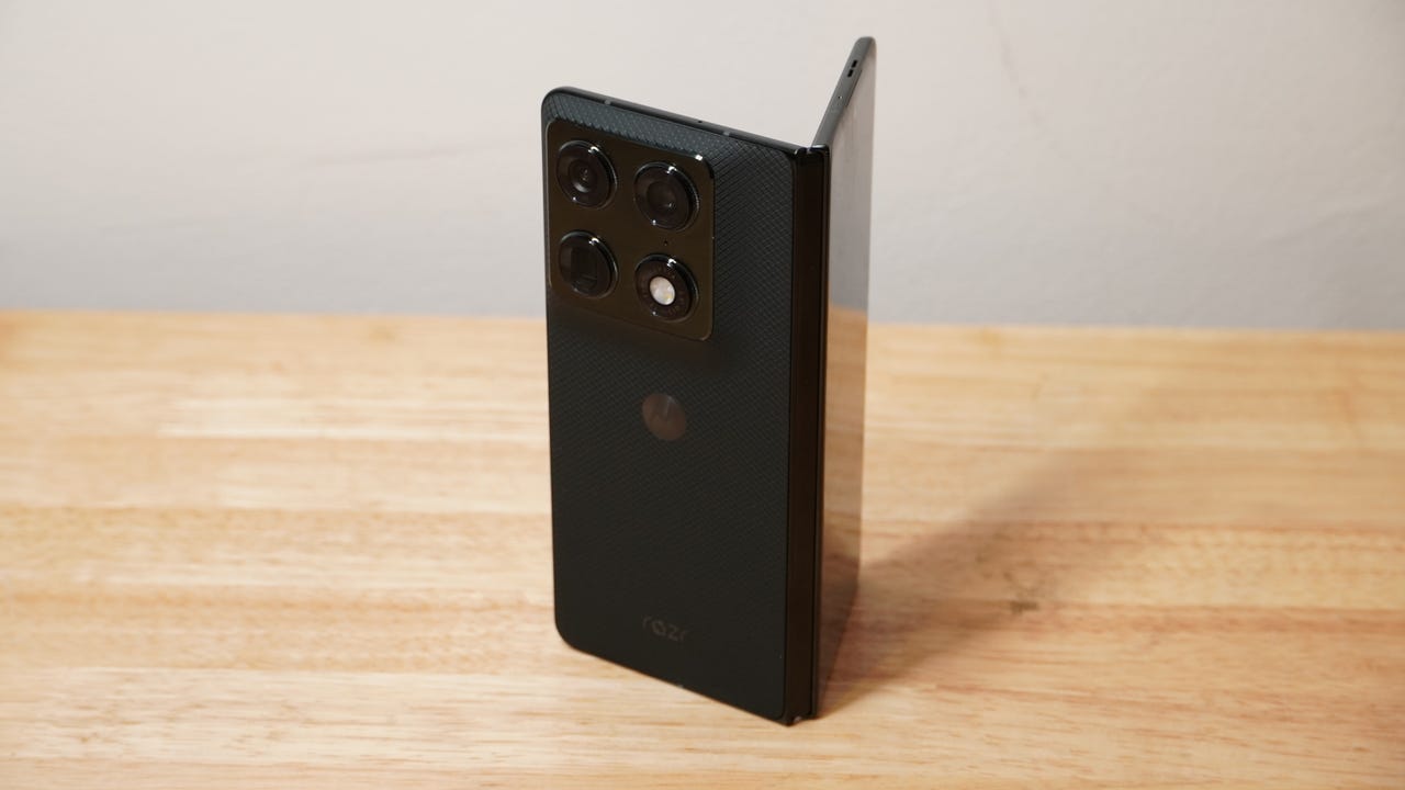Motorola Razr Fold Review: Performance, Camera, and How It Compares to the Galaxy Z Fold 8