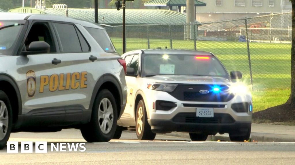Multiple suspects at large after five shot at Virginia State University, police say - BBC