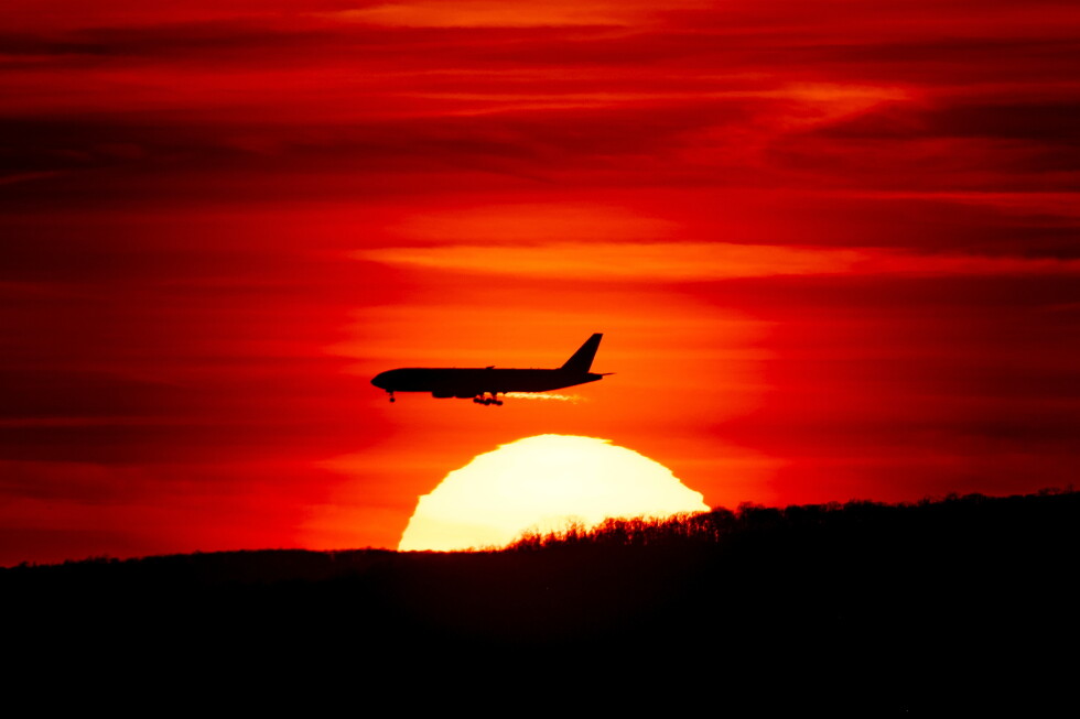 Pilots and flight attendants have high cancer-death risk, study finds