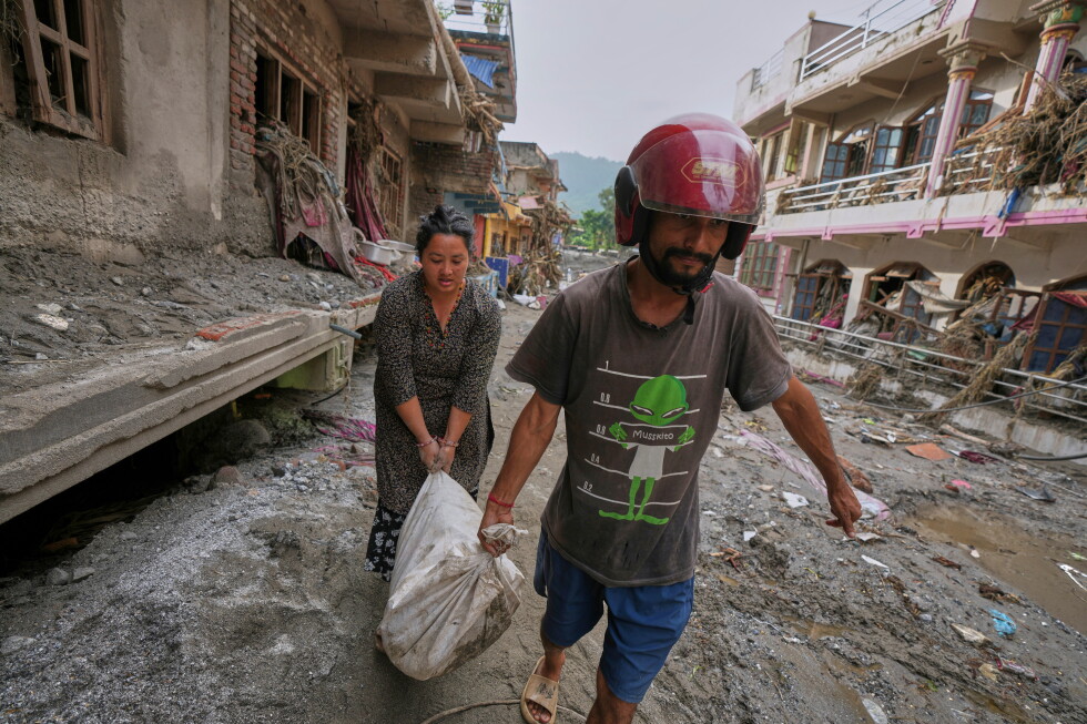 Rescuers search for thousands after floods at Nepal-China border