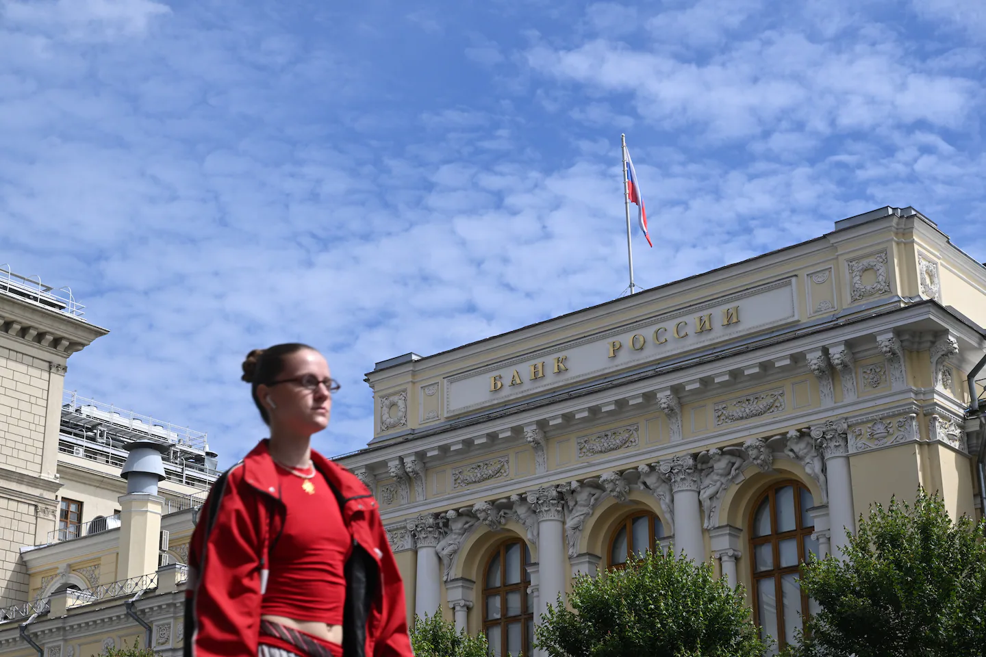 Russians pull billions from banks, fearing Kremlin will seize deposits for war - The Washington Post
