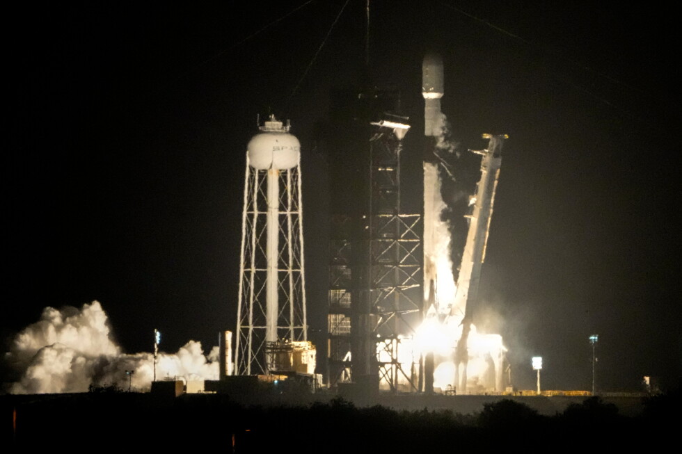 Space experts certain a SpaceX rocket crashed into the moon