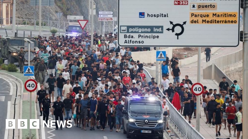 Spain attacks 'selfish' response of some EU countries to Ceuta migrant crossings - BBC