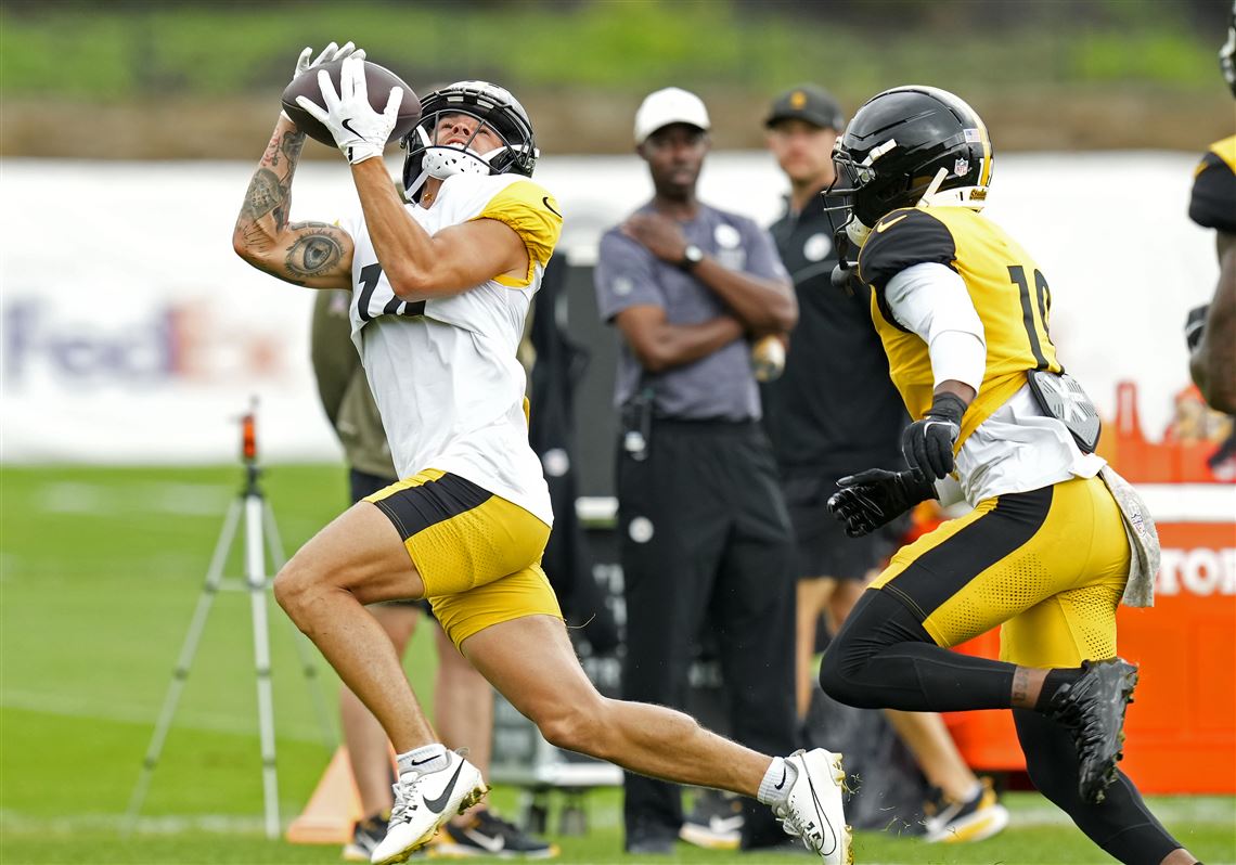 Steelers camp observations: Offensive miscues mount and Elandon Roberts causes a ruckus