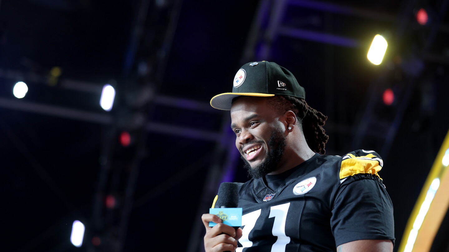 Steelers first-round rookie Max Iheanachor leaves practice early