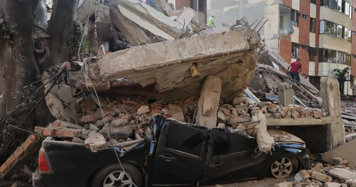 Strong earthquake strikes western Colombia, killing at least 111 people