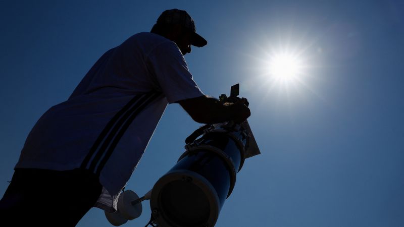 Total solar eclipse: path, peak and live updates
