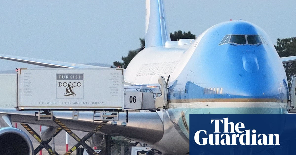 Trump’s Air Force One deception faces scrutiny over ‘decoy’ passengers | Donald Trump