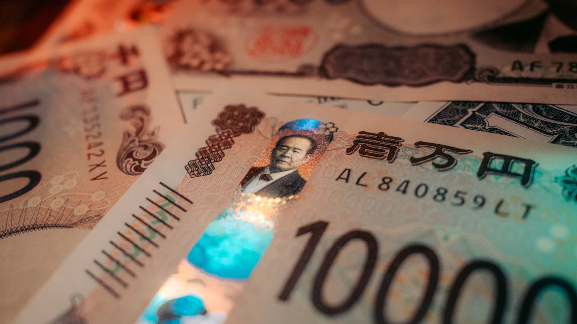 U.S.-Japan yen intervention, Bank of Japan: carry trade
