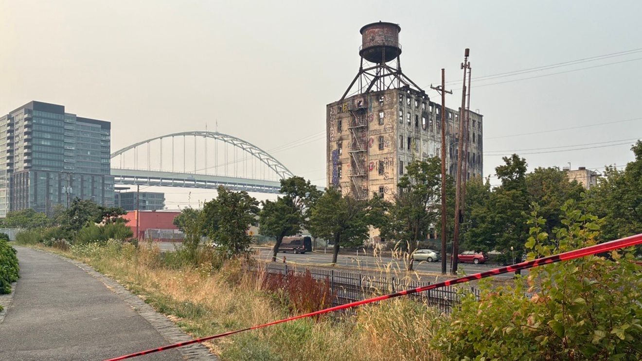 Union Pacific wants to run trains near crumbling Portland warehouse against city warnings