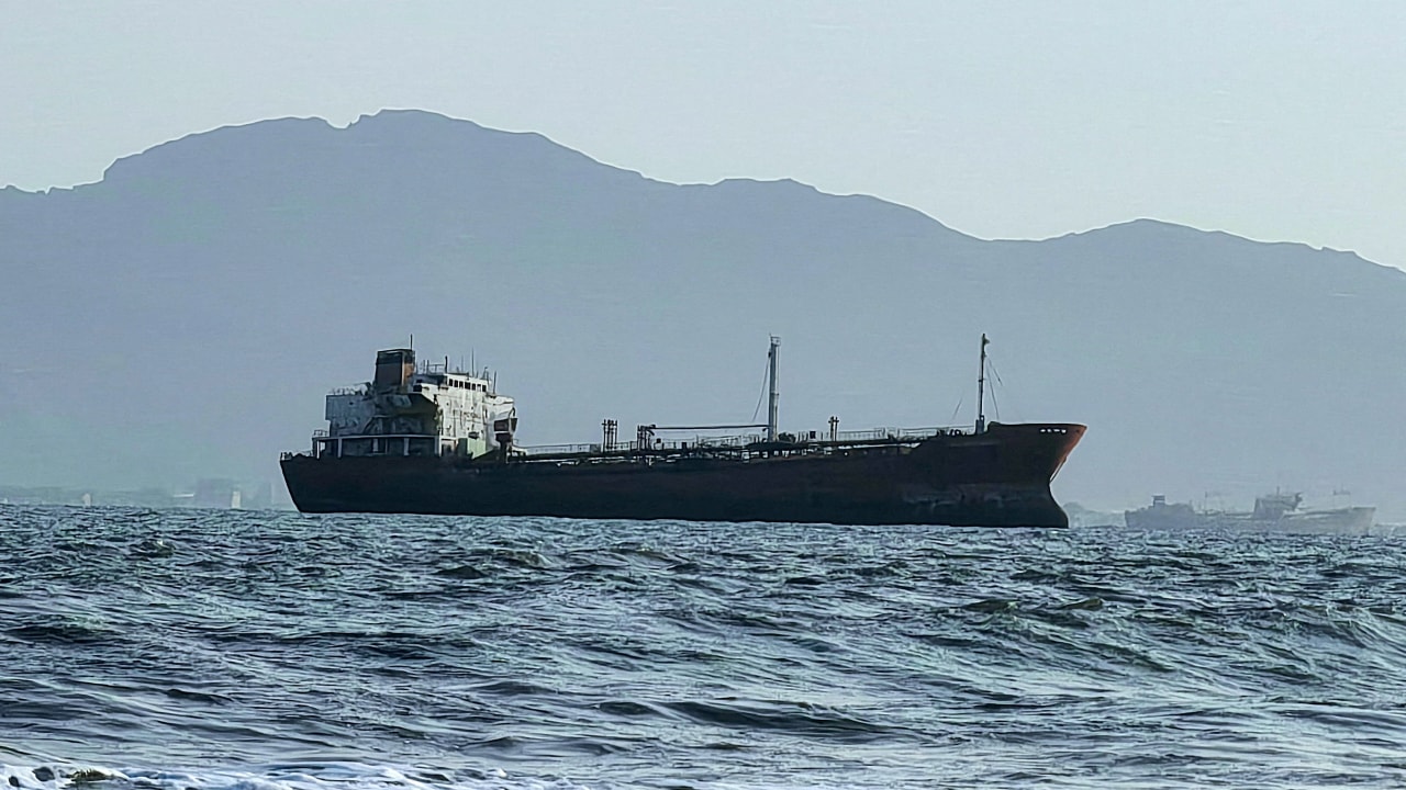 Unknown projectile sinks Indian vessels near Yemen