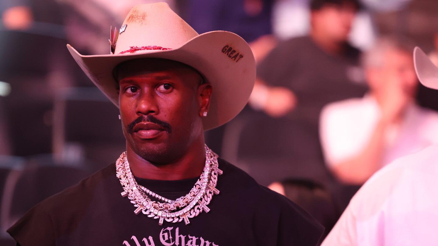 Von Miller calls signing with the Cowboys "a dream within a dream"