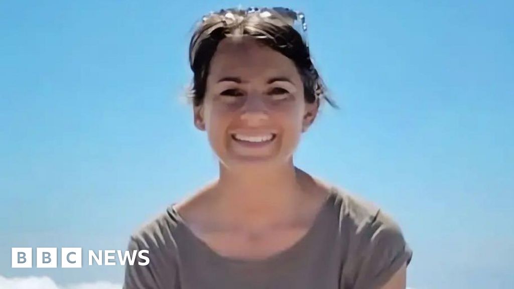 What happened to Lisa Ross? Reporting from Athens as a murder case unfolds - BBC