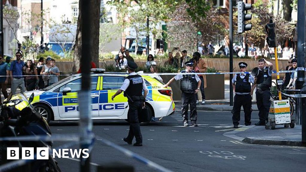 Woman arrested after four stabbed in central London - BBC