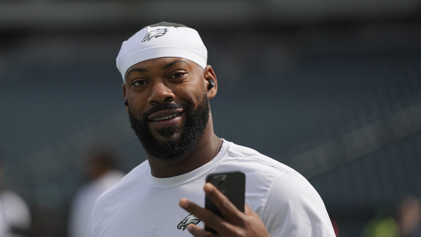 Za'Darius Smith retired last season to be with his mother before she died