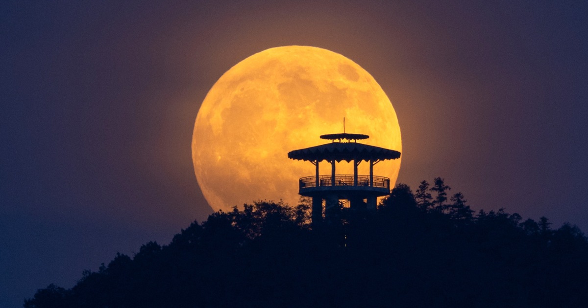 ‘Blood moon’ lunar eclipse will cross U.S. weeks after solar eclipse — here’s when to watch