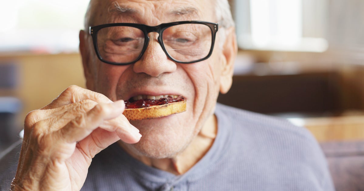 5 Small Changes To Eating Habits That Can Be Signs Of Dementia