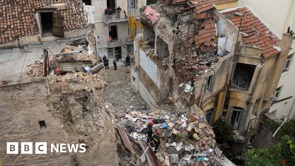 Athens explosion: Six dead in blast near Acropolis in Plaka district - BBC