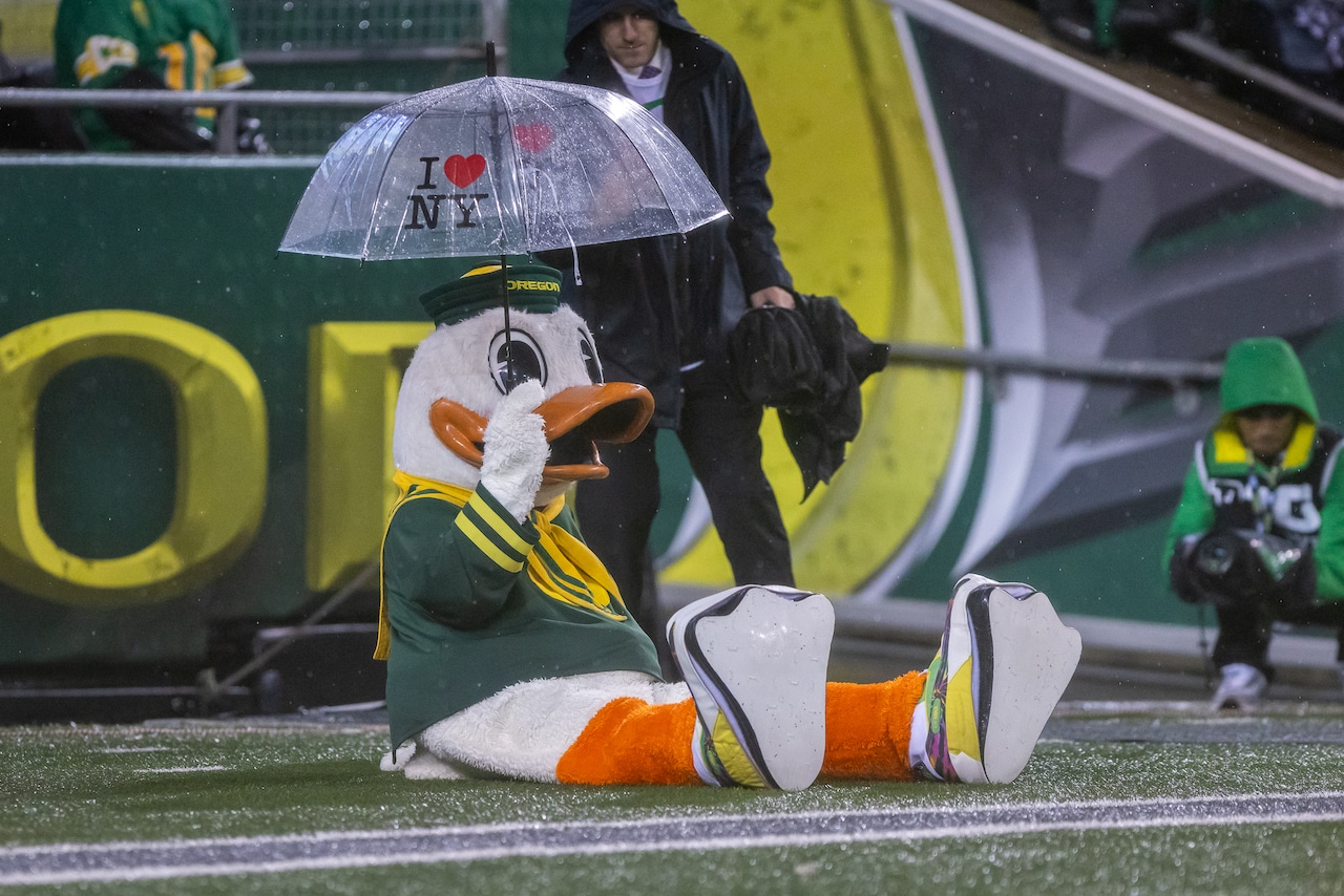 Boise State vs. Oregon: Broncos' charter flight rerouted to Portland