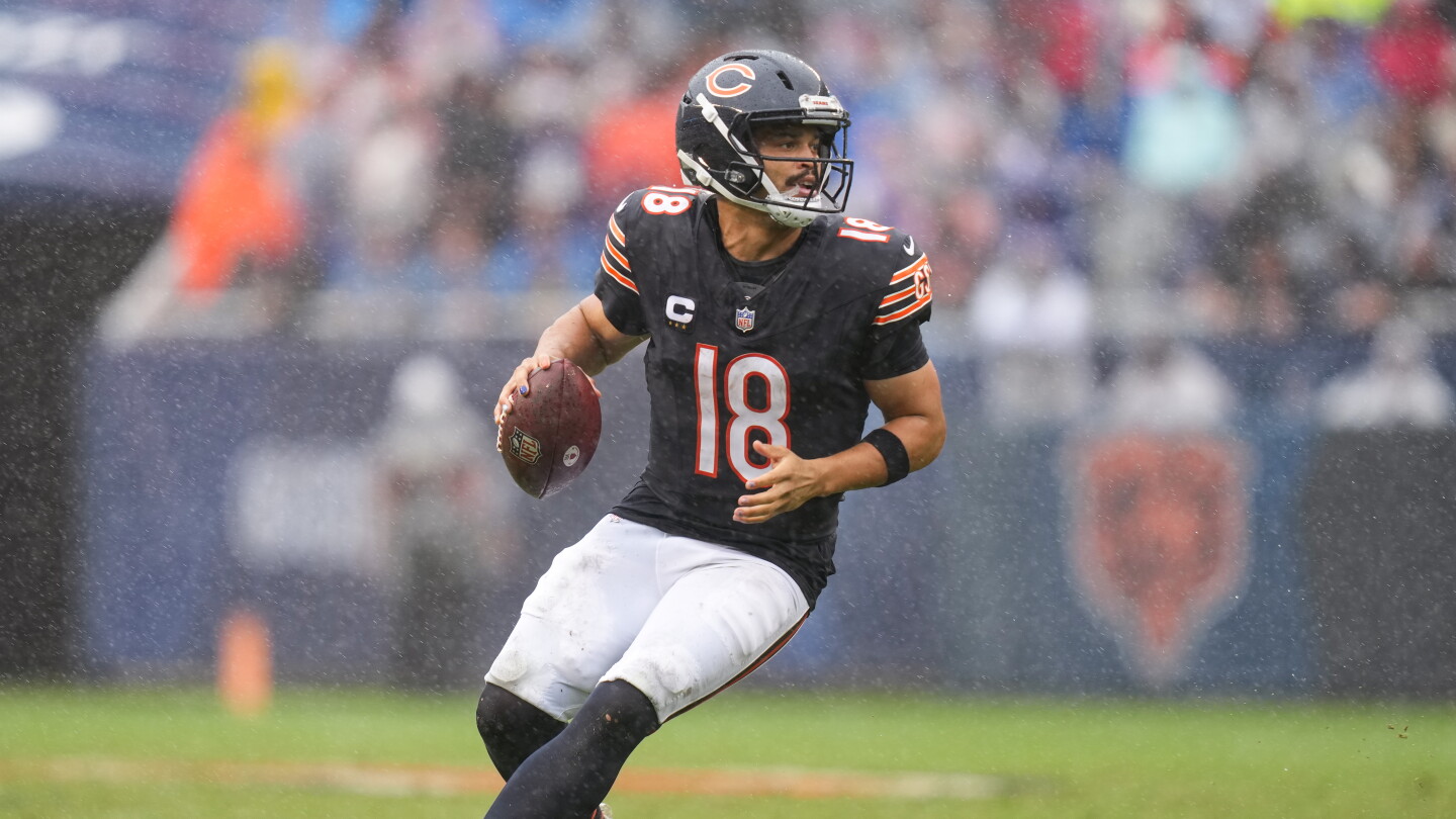 Caleb Williams appears to suffer non-contact leg injury