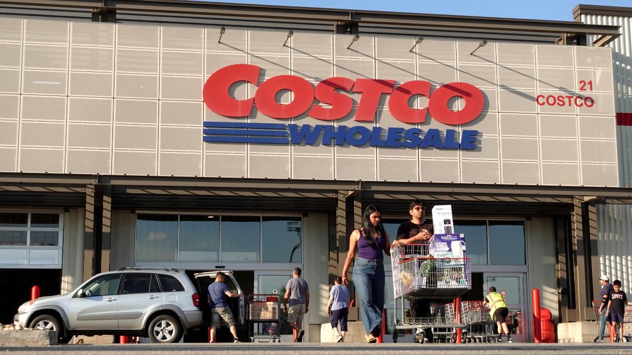 Costco cuts prices on produce, meat and home goods after tariff refunds