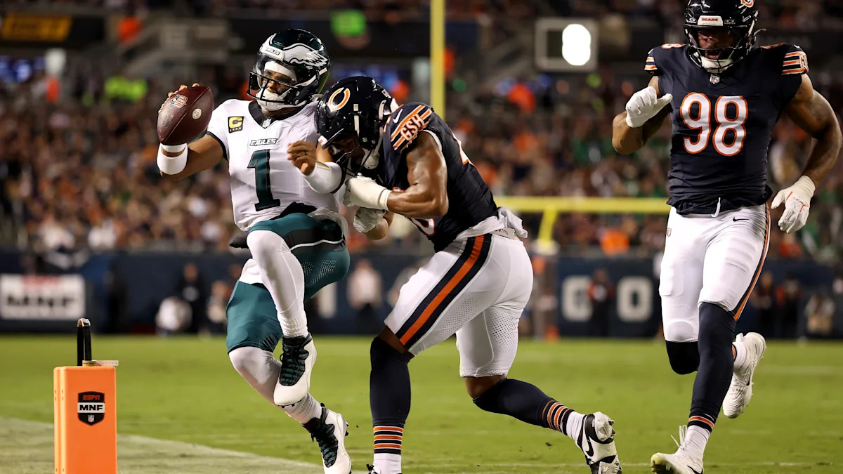 Eagles vs. Bears score, live updates: Jalen Hurts evaluated for concussion, cleared to return