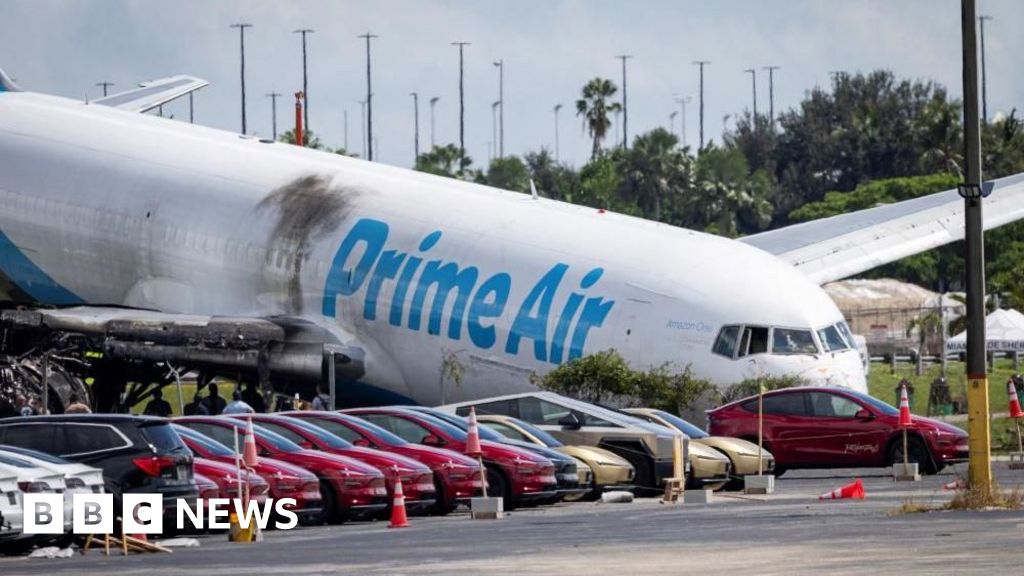 Five killed in Miami plane crash landing were in two vehicles, investigators say