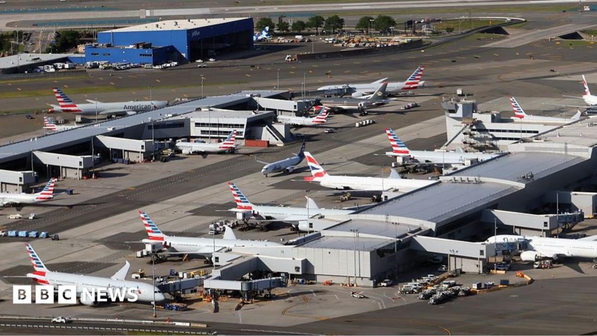 Flights delayed at major US airports after cable cut by construction workers