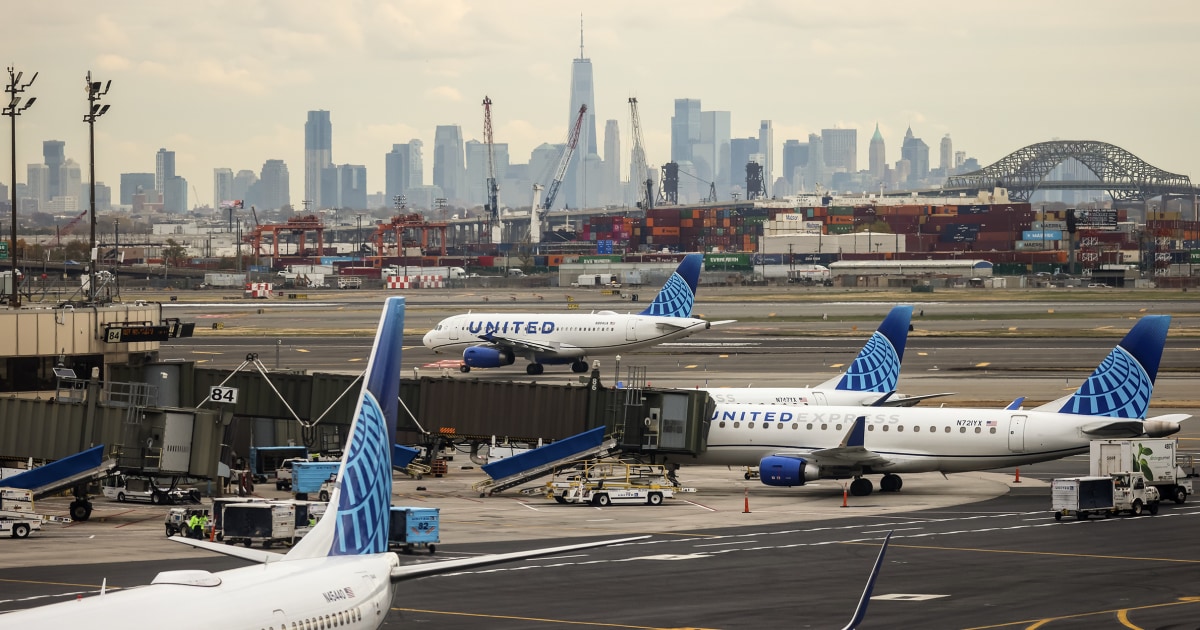 Flights halted out of Newark and Philadelphia after air traffic equipment failure