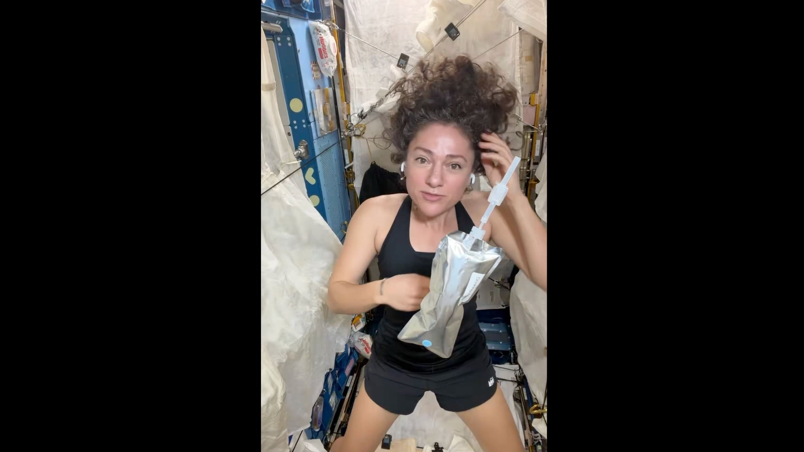 NASA astronaut Jessica Meir shares zero-G curly hair tips from the ISS (video)