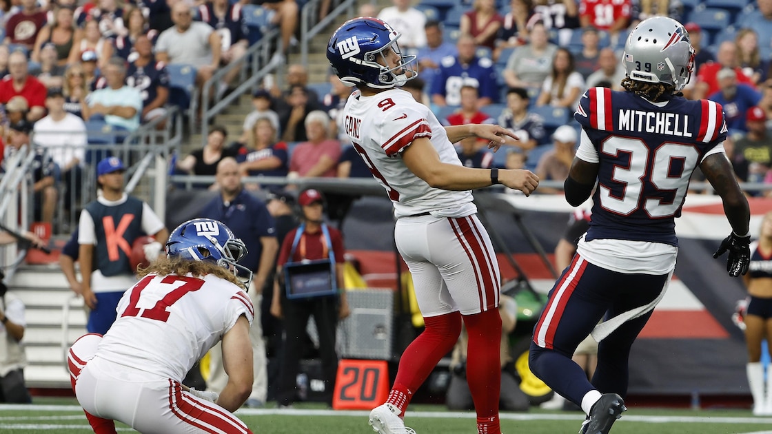Patriots' Clever Visual Illusion During Opponent Field Goals Spotlighted in Trending Photos