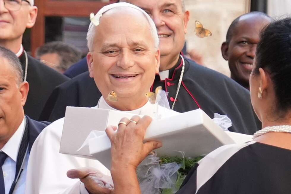 Pope returns to sanctuary where he prayed after election