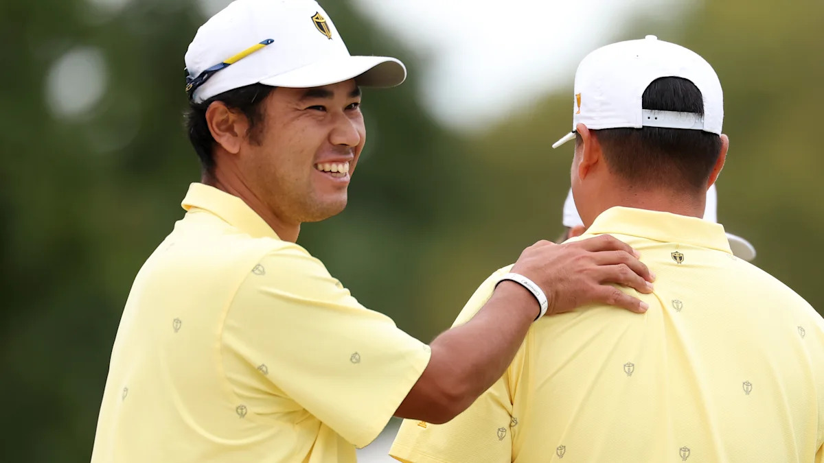 Presidents Cup: International team bounces back, sweeps foursomes matches to take lead at Medinah as U.S. struggles