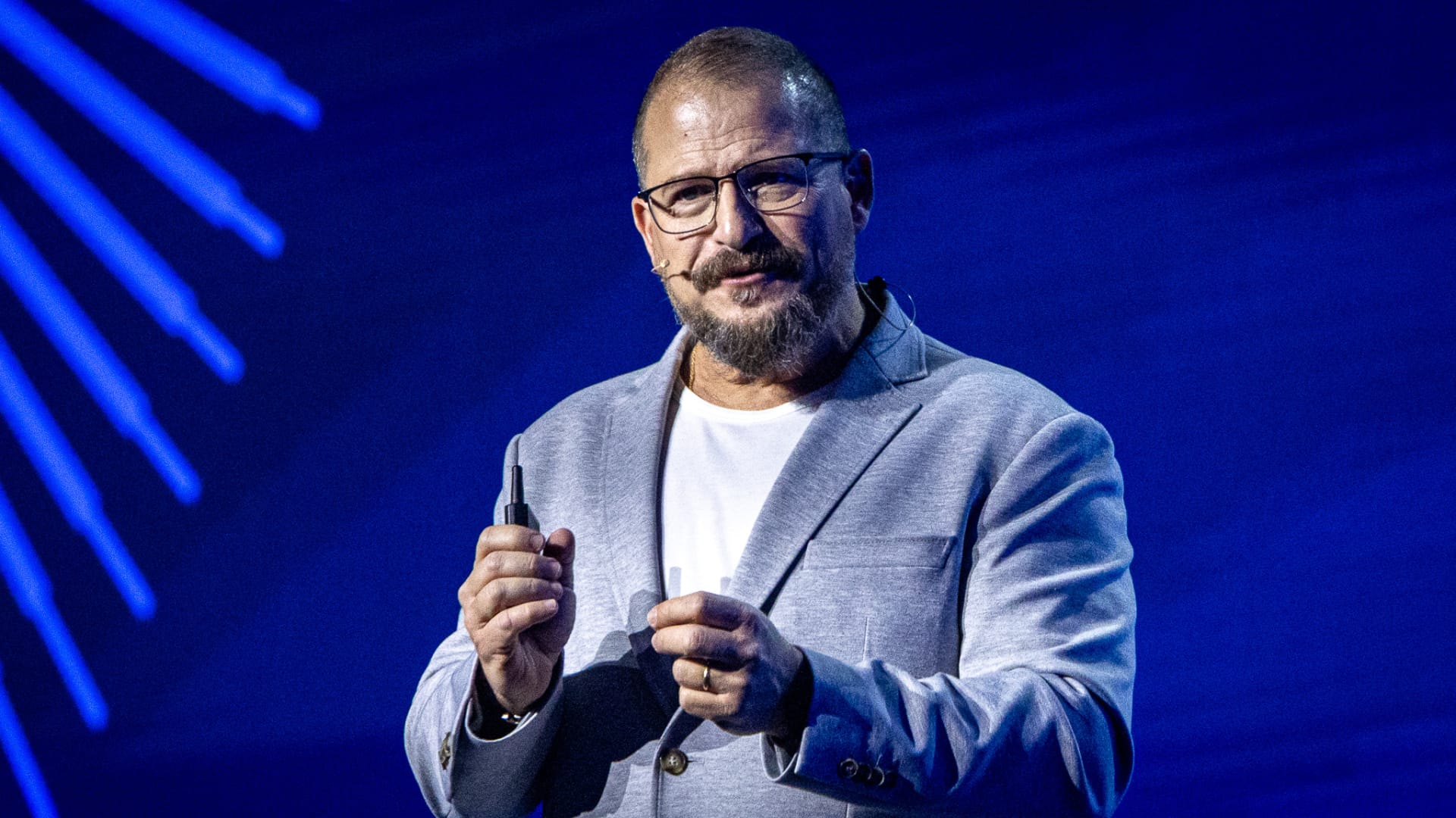 Qualcomm releases Android chip built for AI amid memory shortage