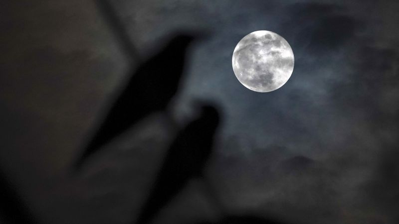September’s full harvest moon will pair with Saturn