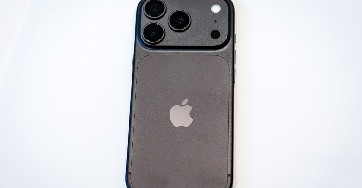 The black iPhone Pro returns