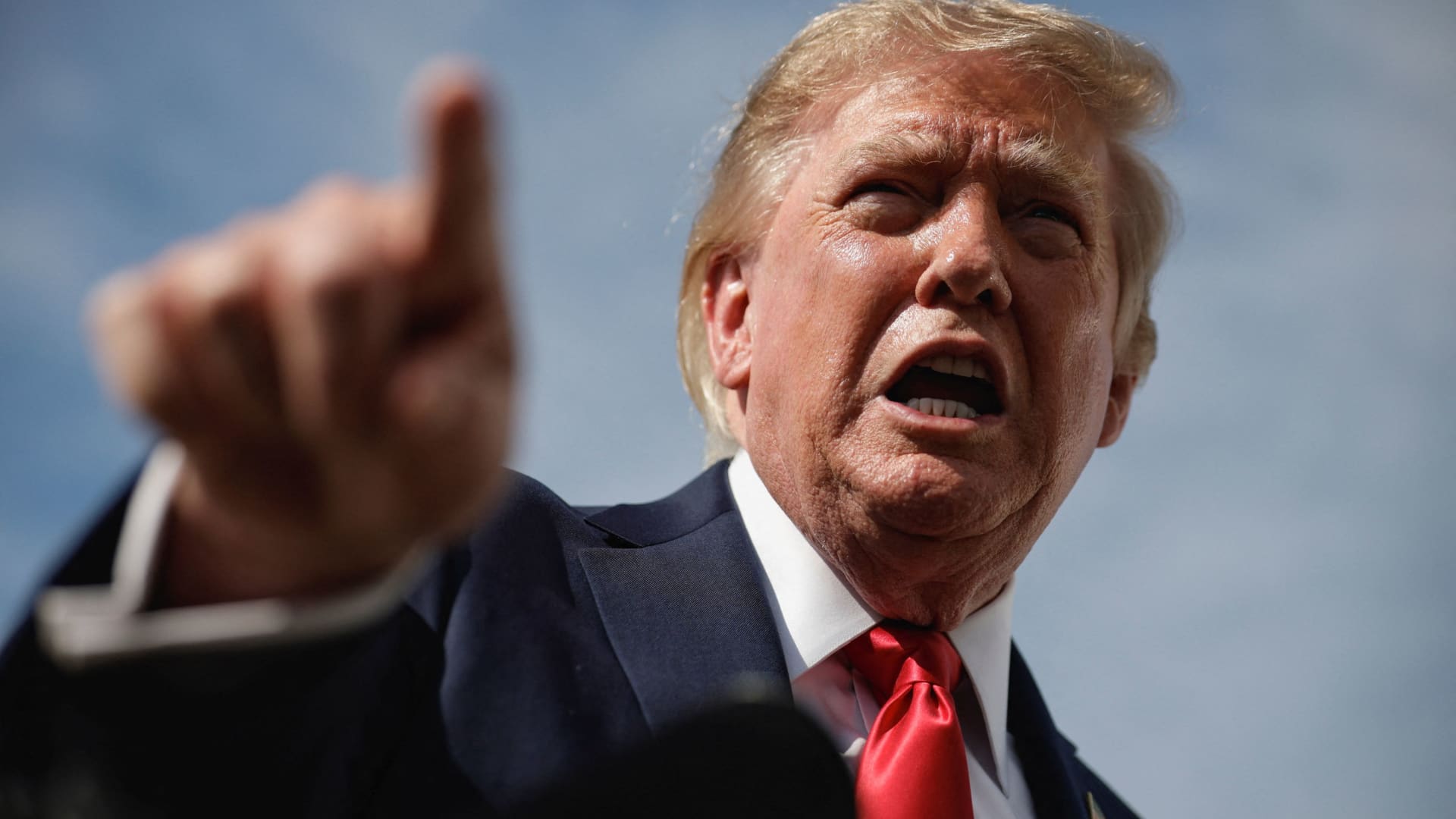 Trump still has confidence in Fed's Warsh, wants lower interest rates