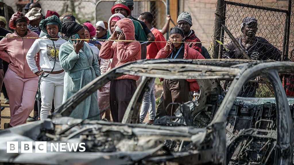 Two mass shootings in South Africa leave 28 dead - bbc.com